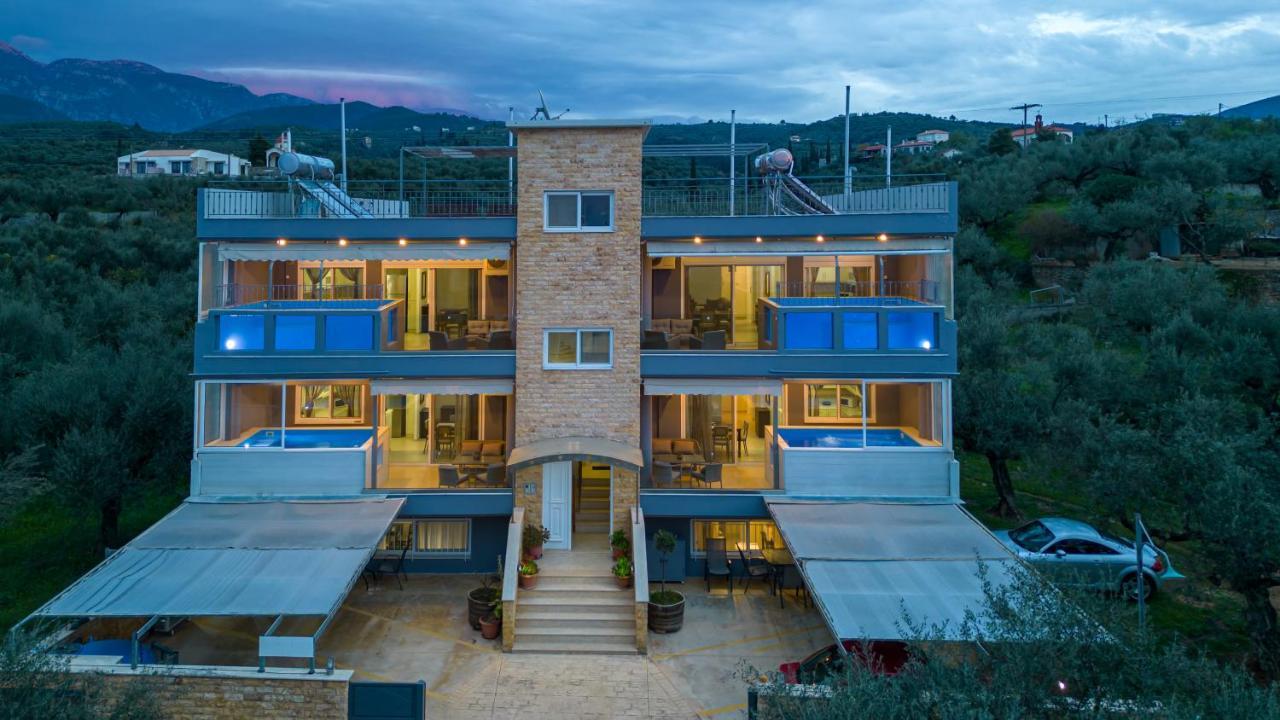 Grand Suites With Private Pools Kalamata Luaran gambar