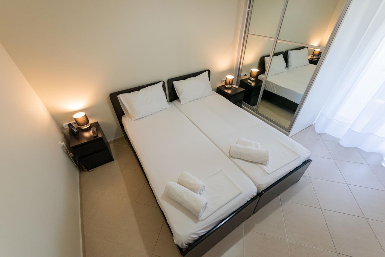 Grand Suites With Private Pools Kalamata Luaran gambar