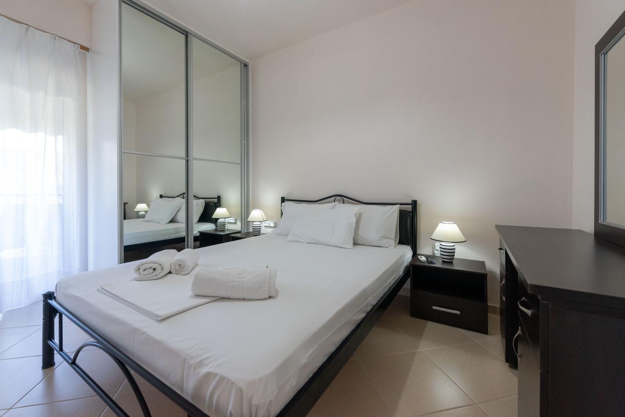 Grand Suites With Private Pools Kalamata Luaran gambar