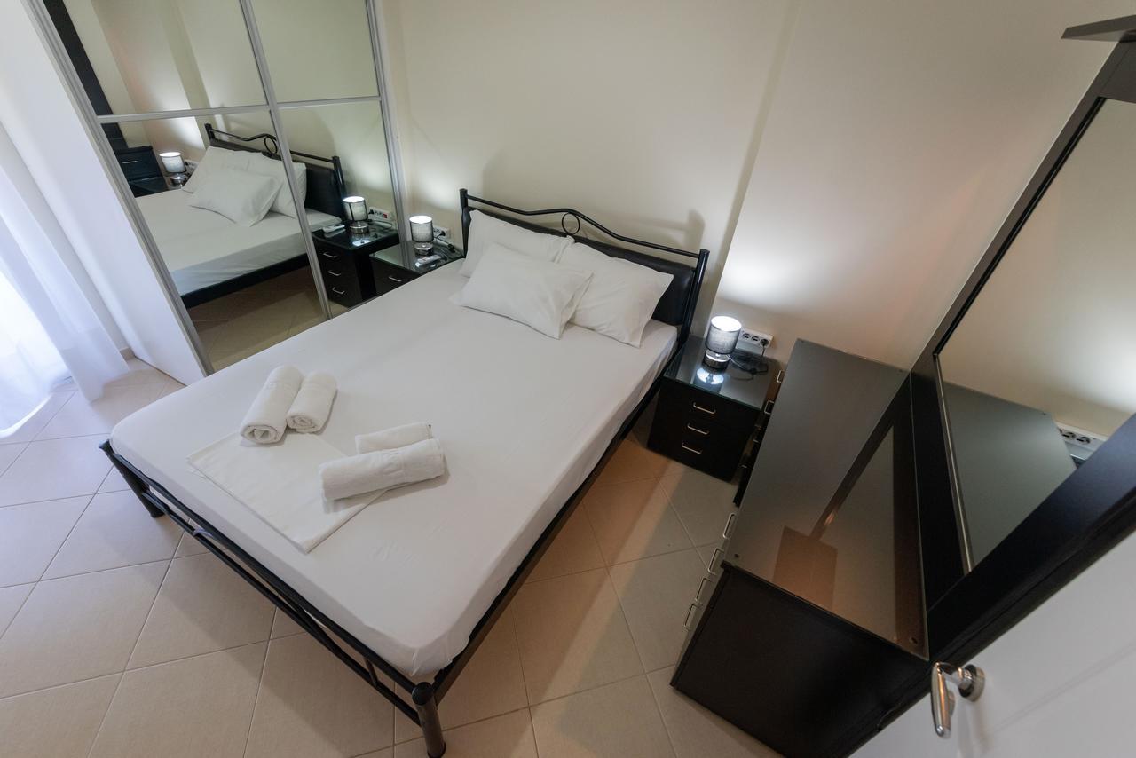Grand Suites With Private Pools Kalamata Luaran gambar