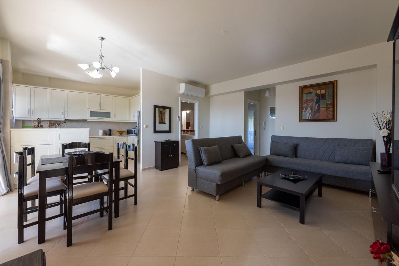 Grand Suites With Private Pools Kalamata Luaran gambar