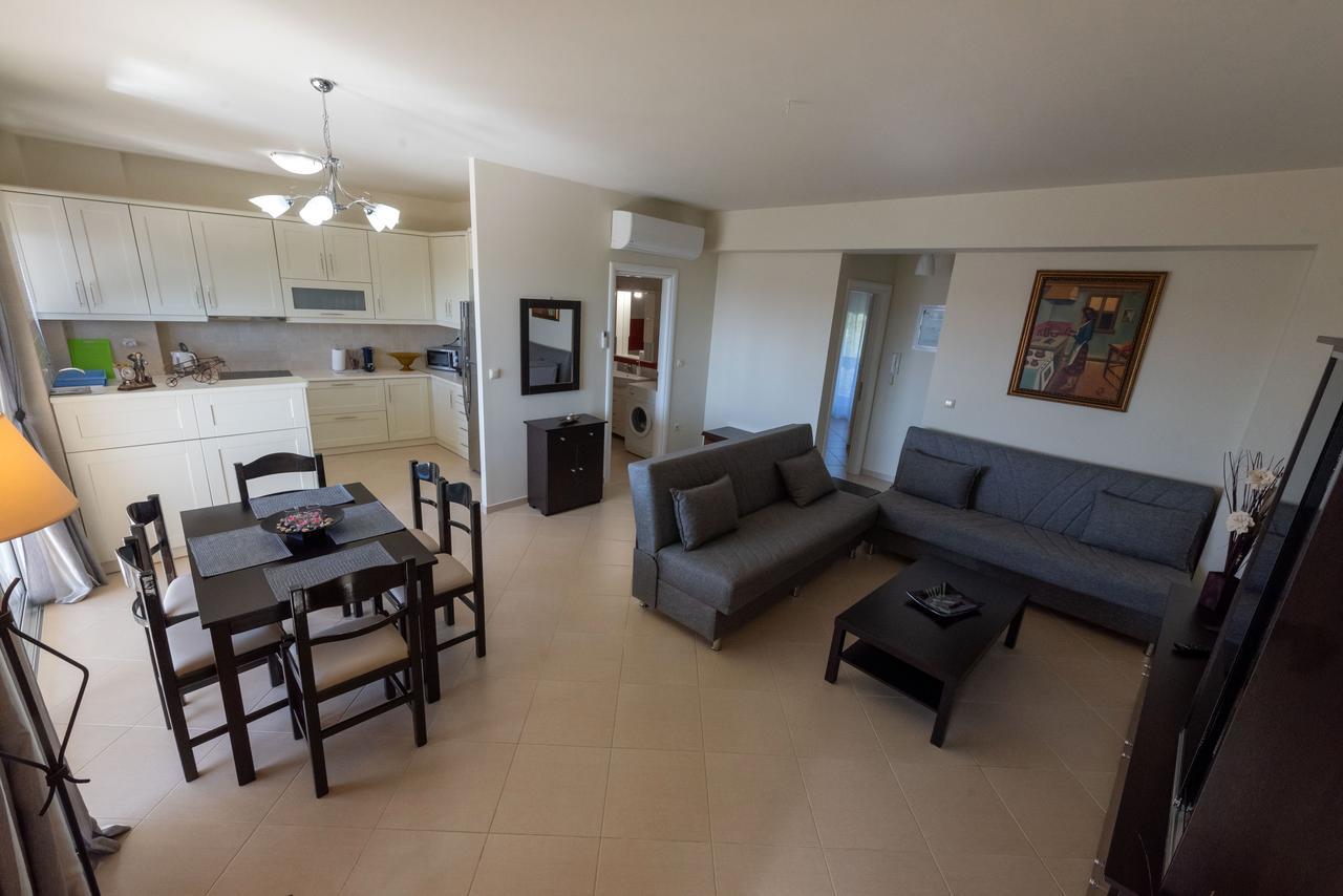 Grand Suites With Private Pools Kalamata Luaran gambar