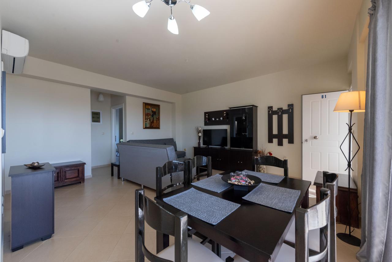 Grand Suites With Private Pools Kalamata Luaran gambar