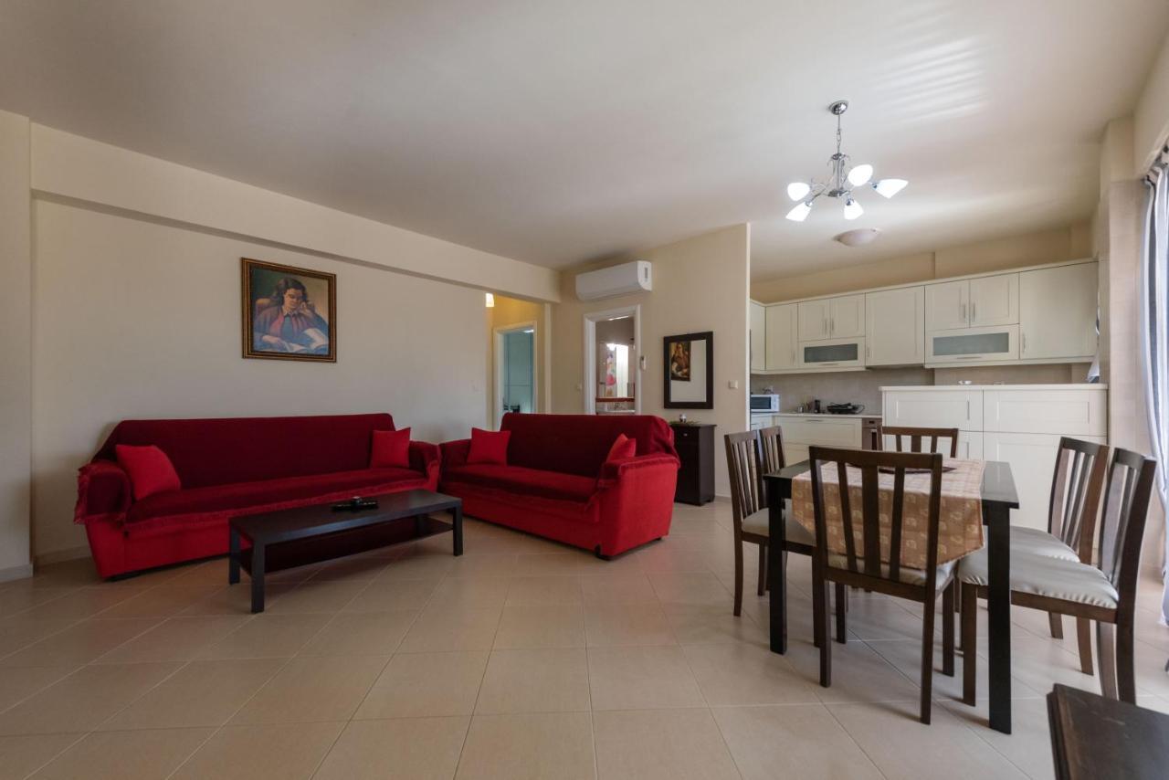 Grand Suites With Private Pools Kalamata Luaran gambar