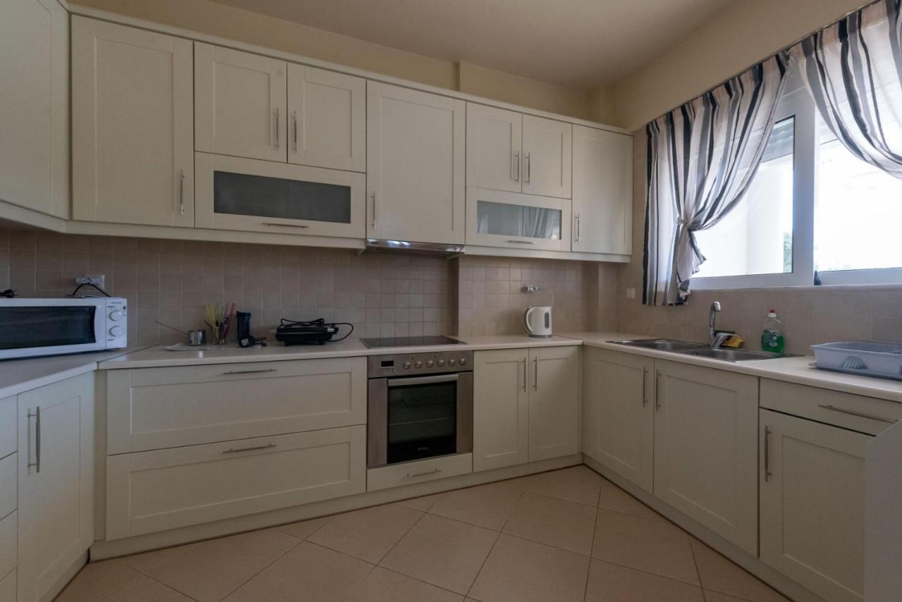 Grand Suites With Private Pools Kalamata Luaran gambar