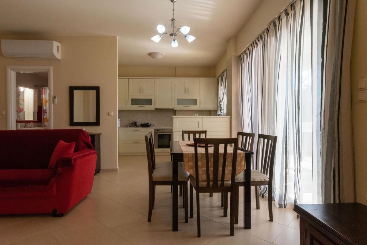 Grand Suites With Private Pools Kalamata Luaran gambar