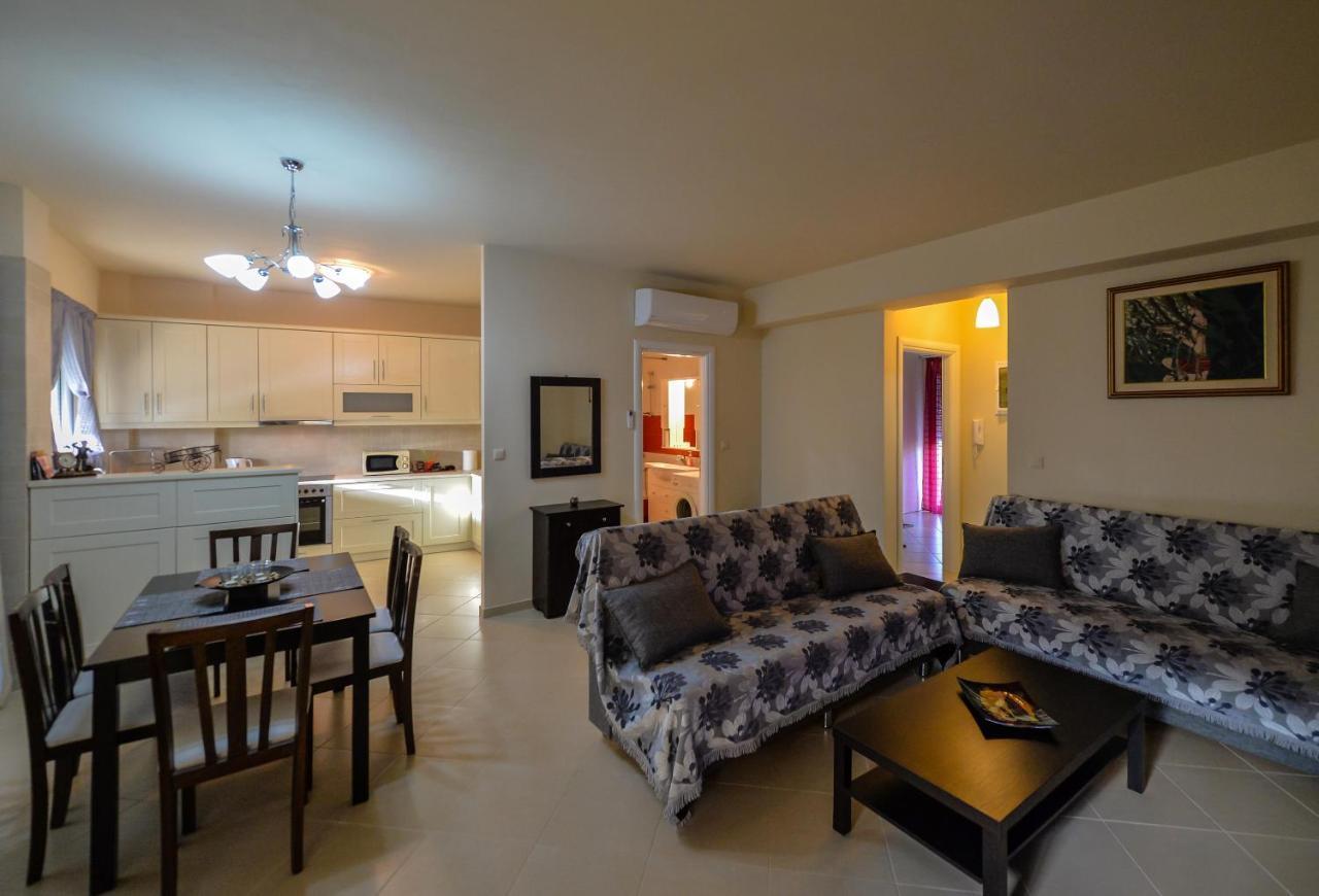Grand Suites With Private Pools Kalamata Luaran gambar