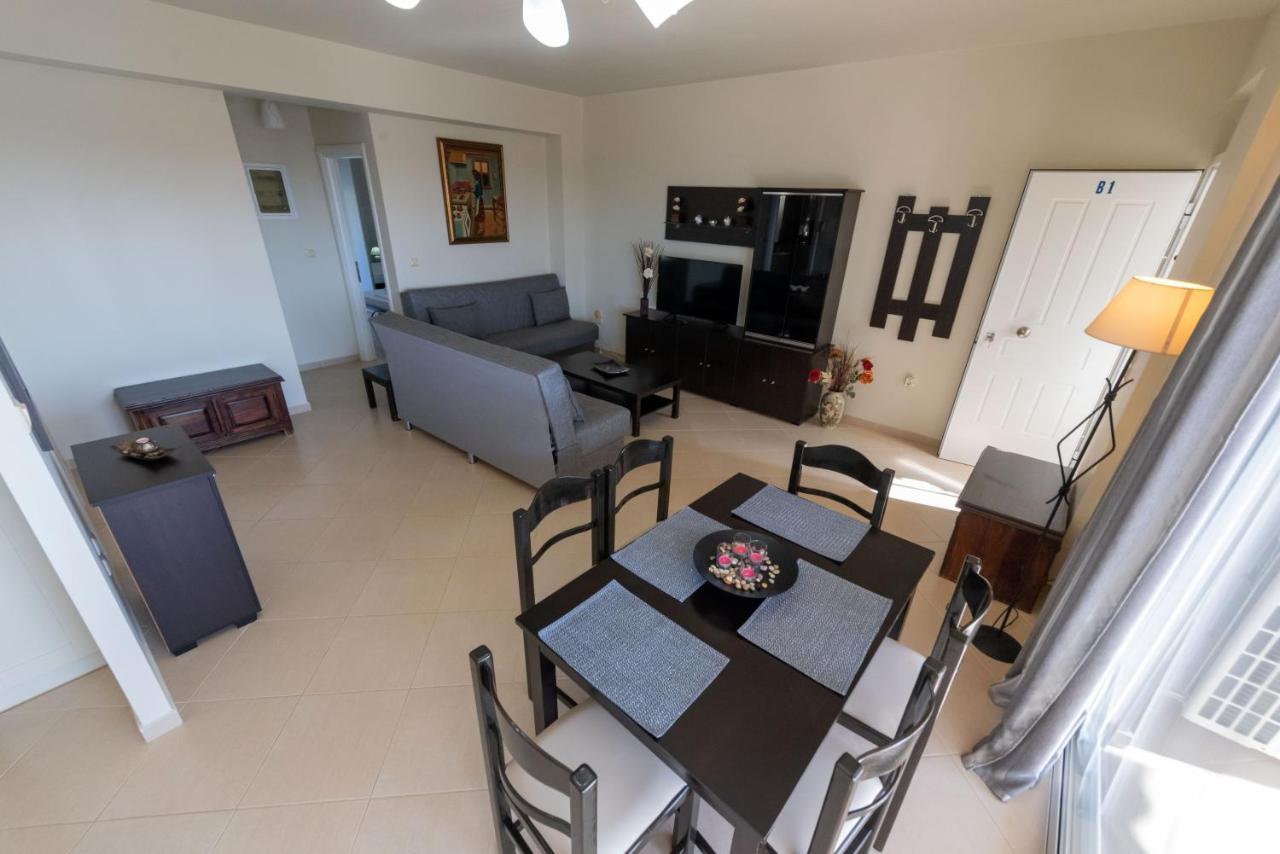 Grand Suites With Private Pools Kalamata Luaran gambar