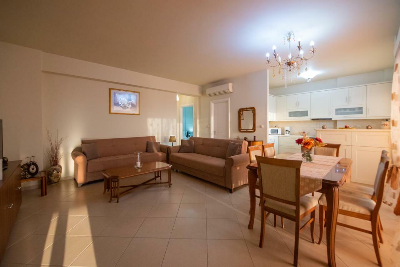 Grand Suites With Private Pools Kalamata Luaran gambar