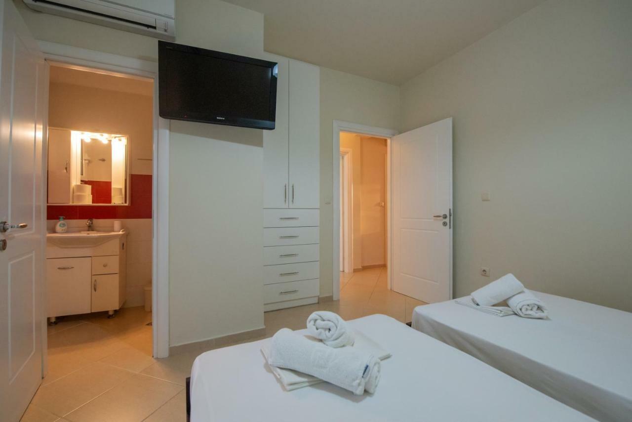 Grand Suites With Private Pools Kalamata Luaran gambar