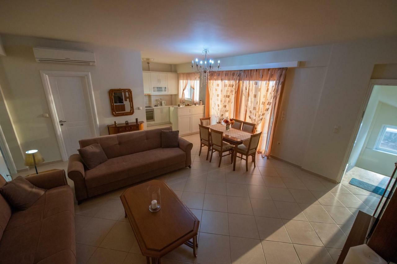 Grand Suites With Private Pools Kalamata Luaran gambar