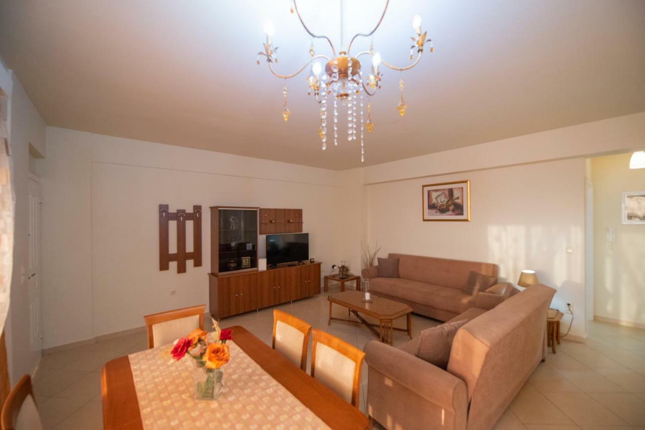 Grand Suites With Private Pools Kalamata Luaran gambar